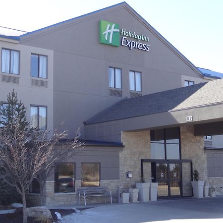 Holiday Inn Express Hotel Kansas City - Bonner Springs By Ihg Exterior foto