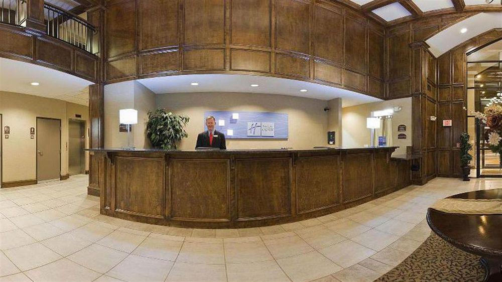 Holiday Inn Express Hotel Kansas City - Bonner Springs By Ihg Exterior foto