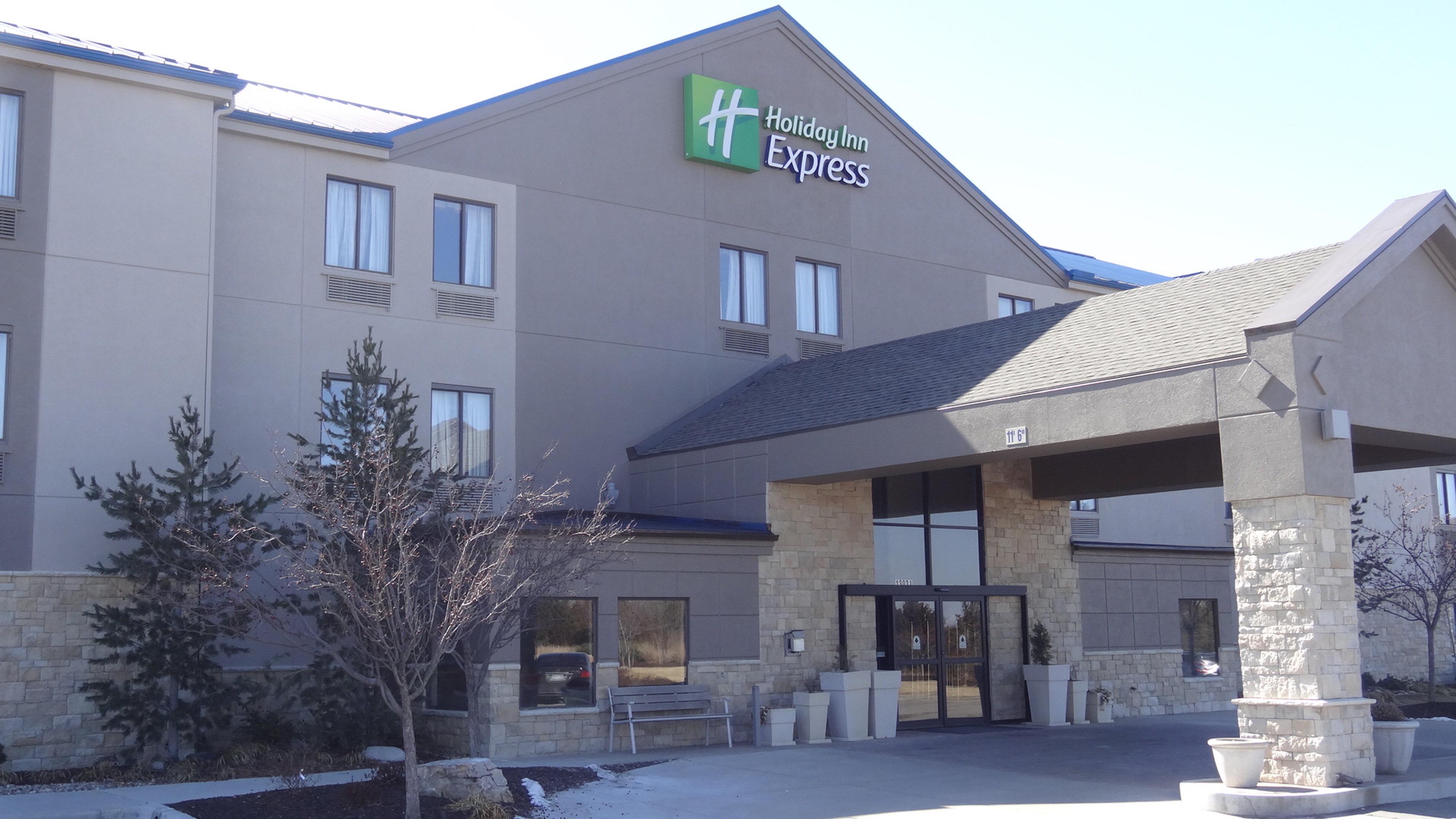 Holiday Inn Express Hotel Kansas City - Bonner Springs By Ihg Exterior foto