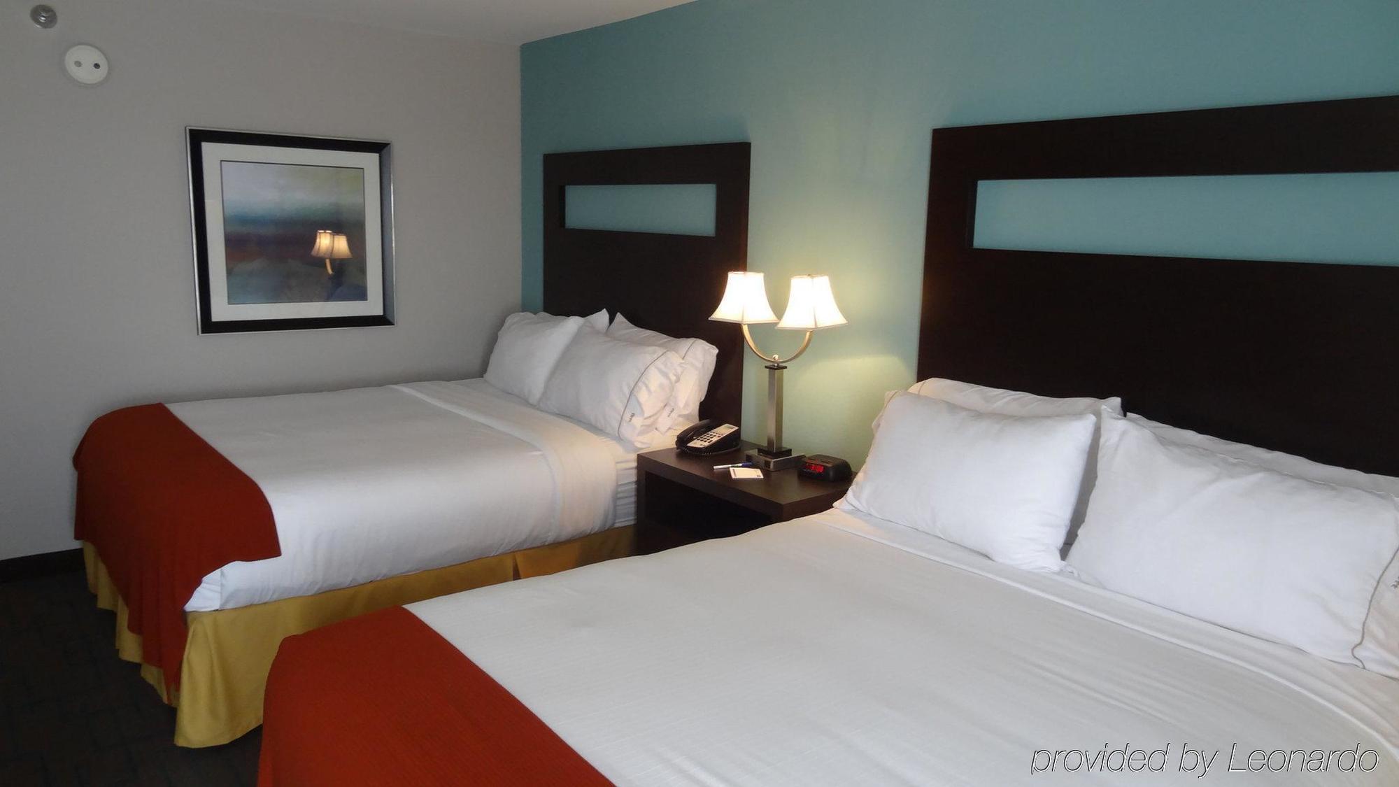 Holiday Inn Express Hotel Kansas City - Bonner Springs By Ihg Exterior foto