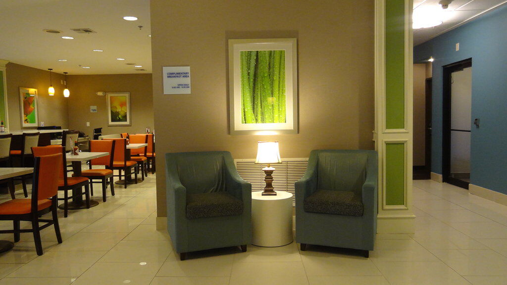 Holiday Inn Express Hotel Kansas City - Bonner Springs By Ihg Exterior foto